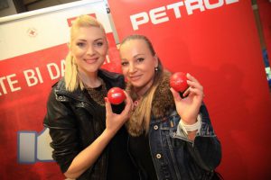 Manca Špik in Nika Marolt Čukur, foto Primož Korošec