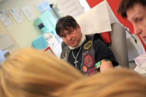 Motorist daruje kri, foto Primož Korošec