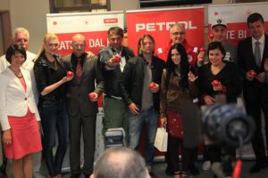 Podporniki krvodajalske pobude Daruj energijo za življenje, foto Primož Korošec